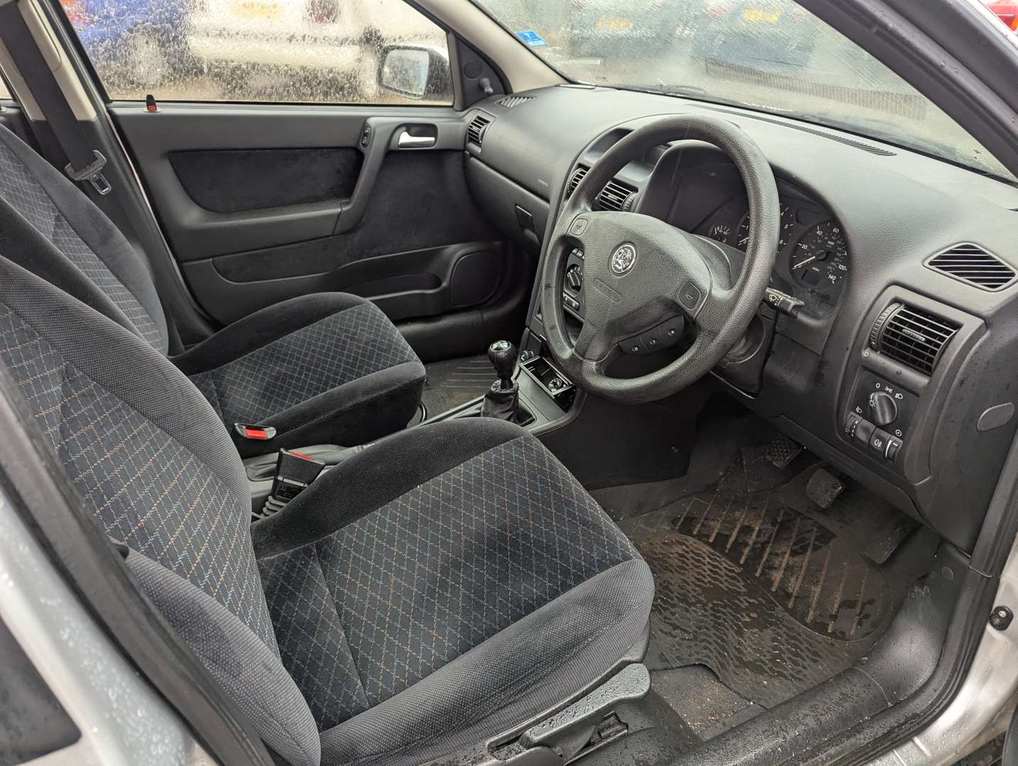 <p>2001 VAUXHALL ASTRA CLUB 16V</p>