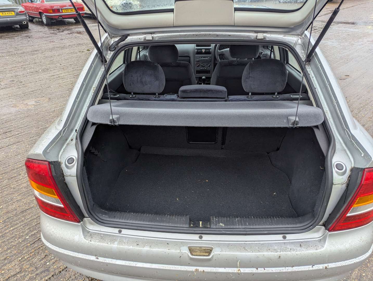 <p>2001 VAUXHALL ASTRA CLUB 16V</p>