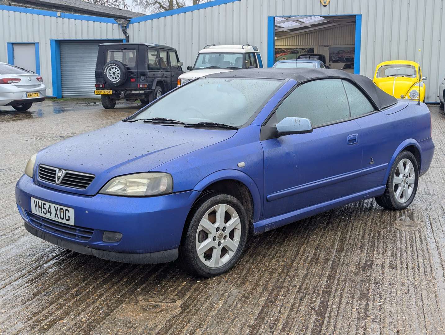 <p>2004 VAUXHALL ASTRA COUPE CONVERTIBLE</p>