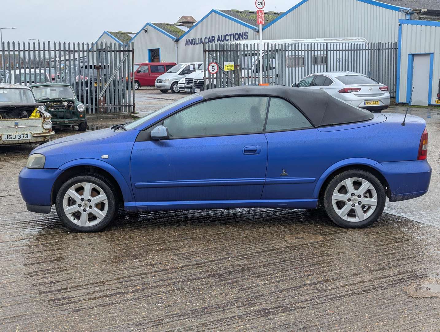 <p>2004 VAUXHALL ASTRA COUPE CONVERTIBLE</p>