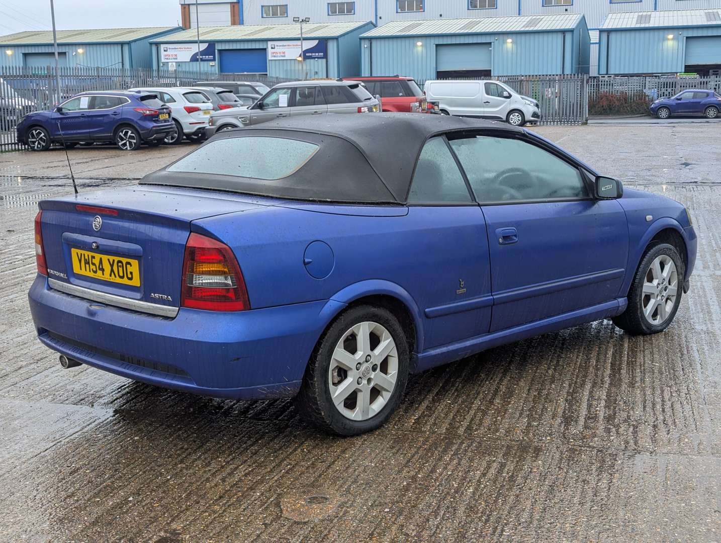 <p>2004 VAUXHALL ASTRA COUPE CONVERTIBLE</p>