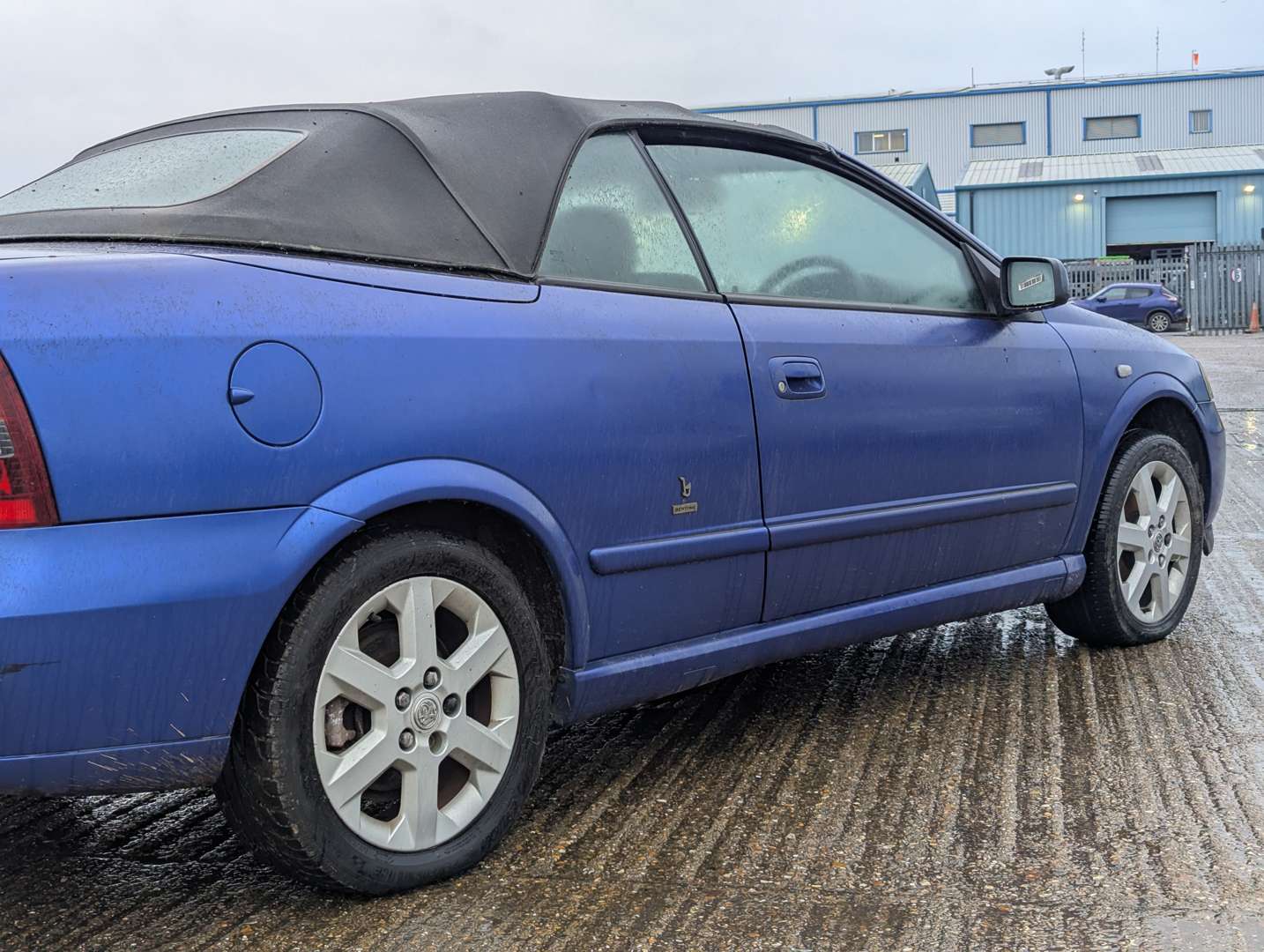 <p>2004 VAUXHALL ASTRA COUPE CONVERTIBLE</p>