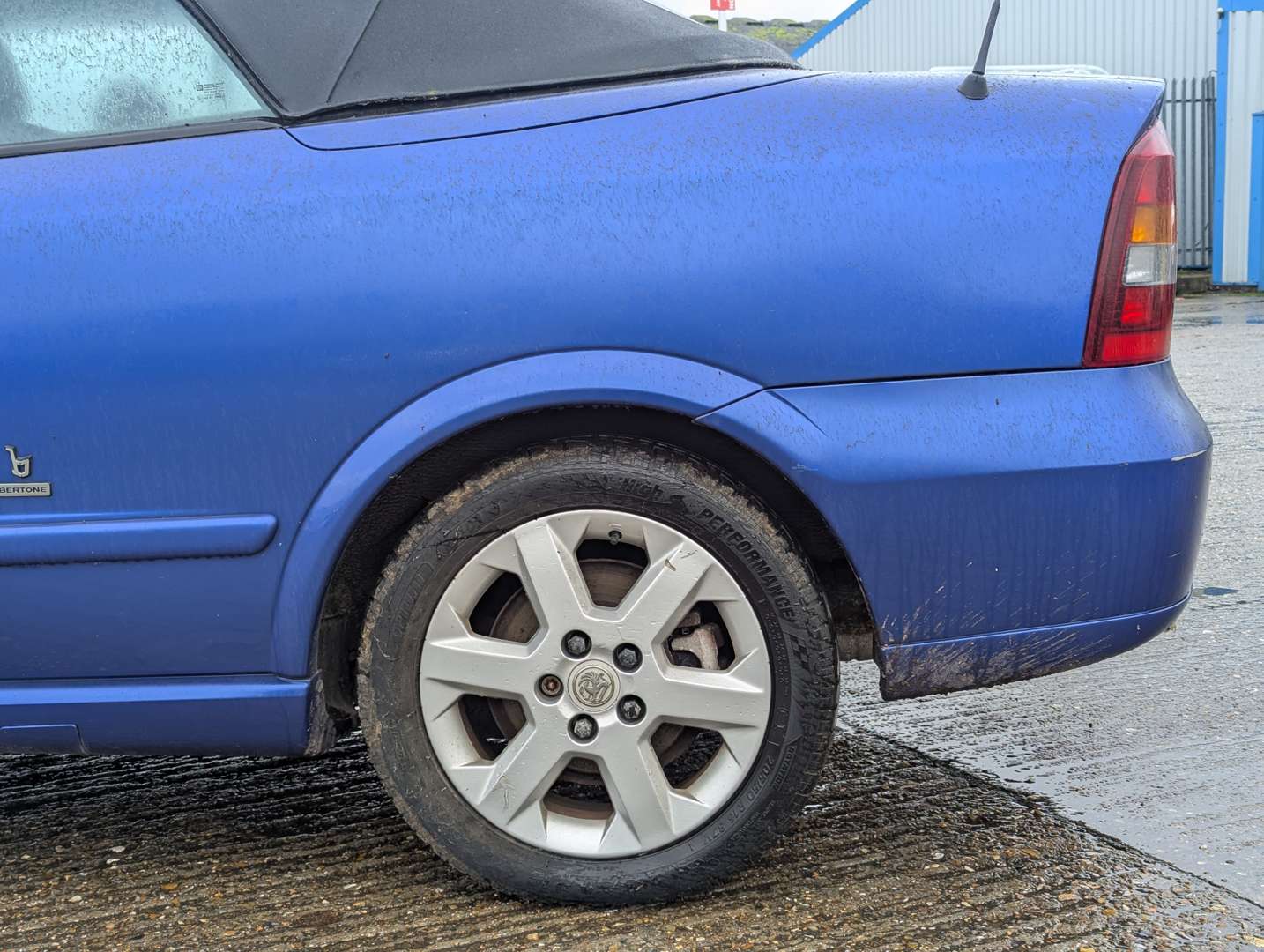 <p>2004 VAUXHALL ASTRA COUPE CONVERTIBLE</p>