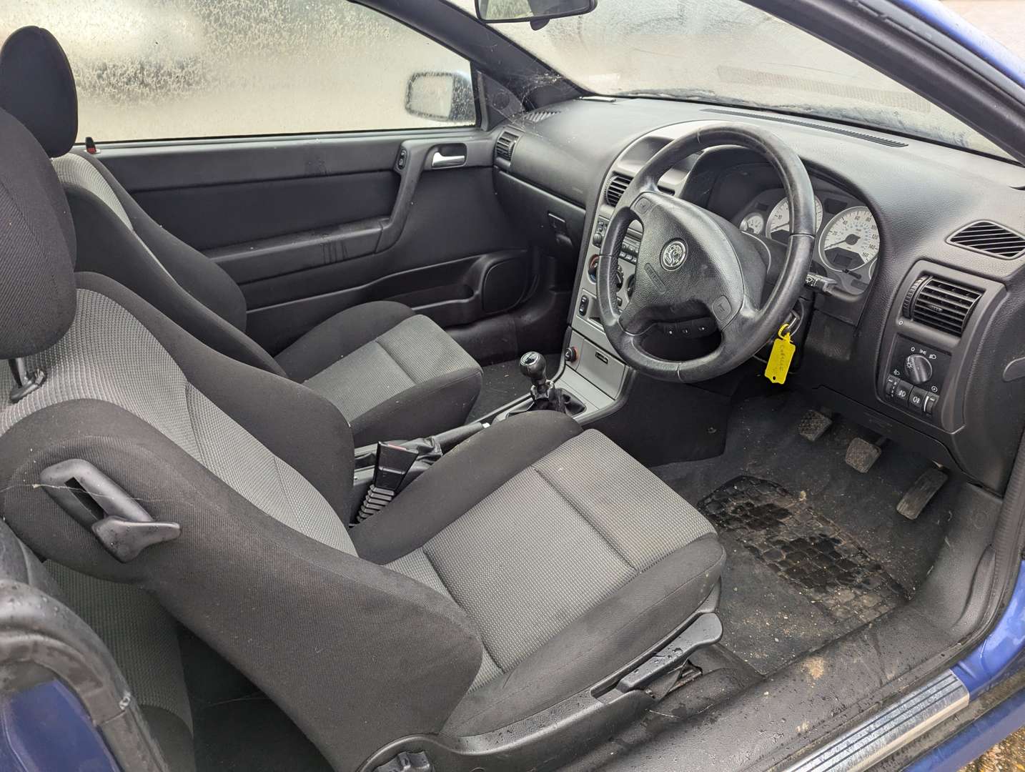 <p>2004 VAUXHALL ASTRA COUPE CONVERTIBLE</p>