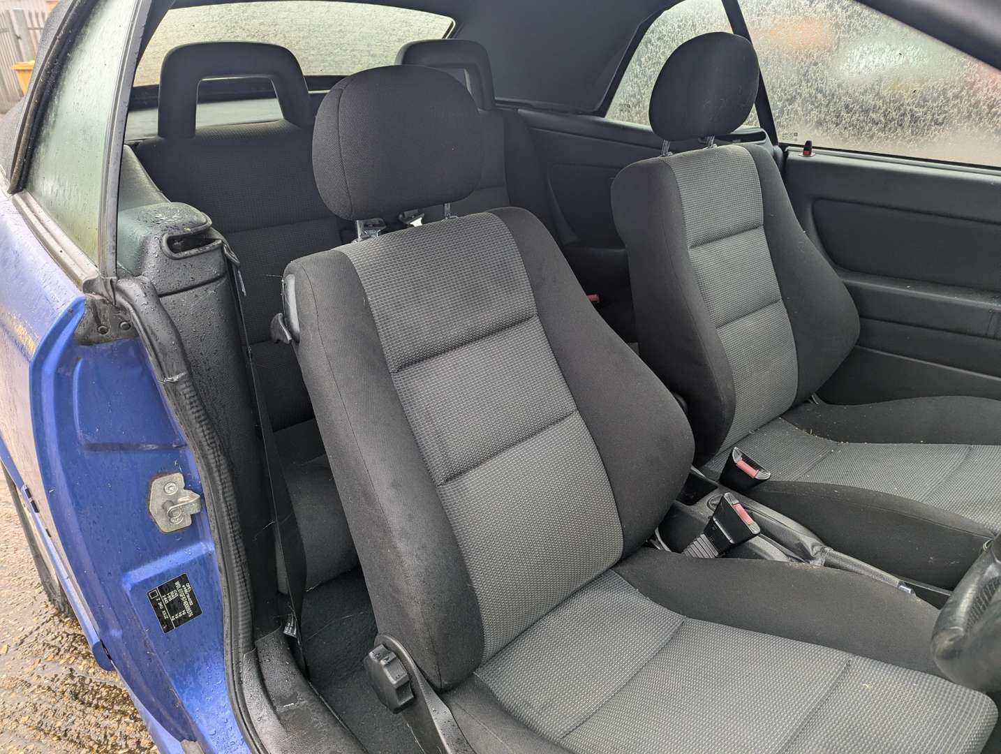 <p>2004 VAUXHALL ASTRA COUPE CONVERTIBLE</p>