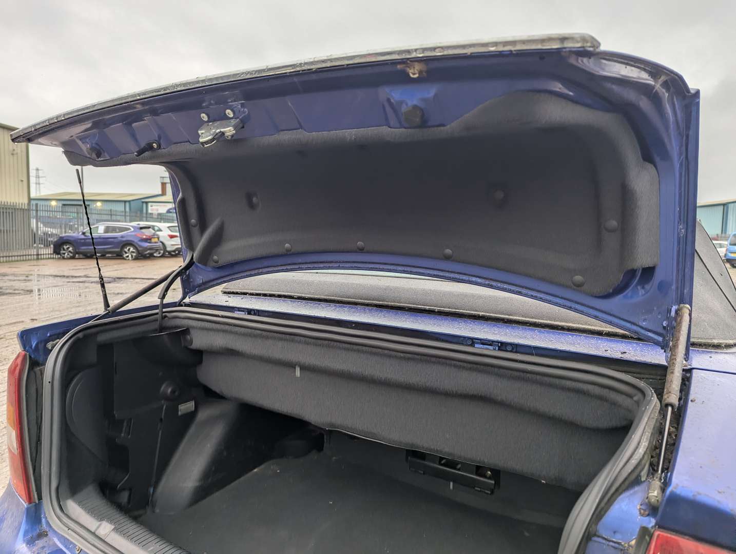 <p>2004 VAUXHALL ASTRA COUPE CONVERTIBLE</p>