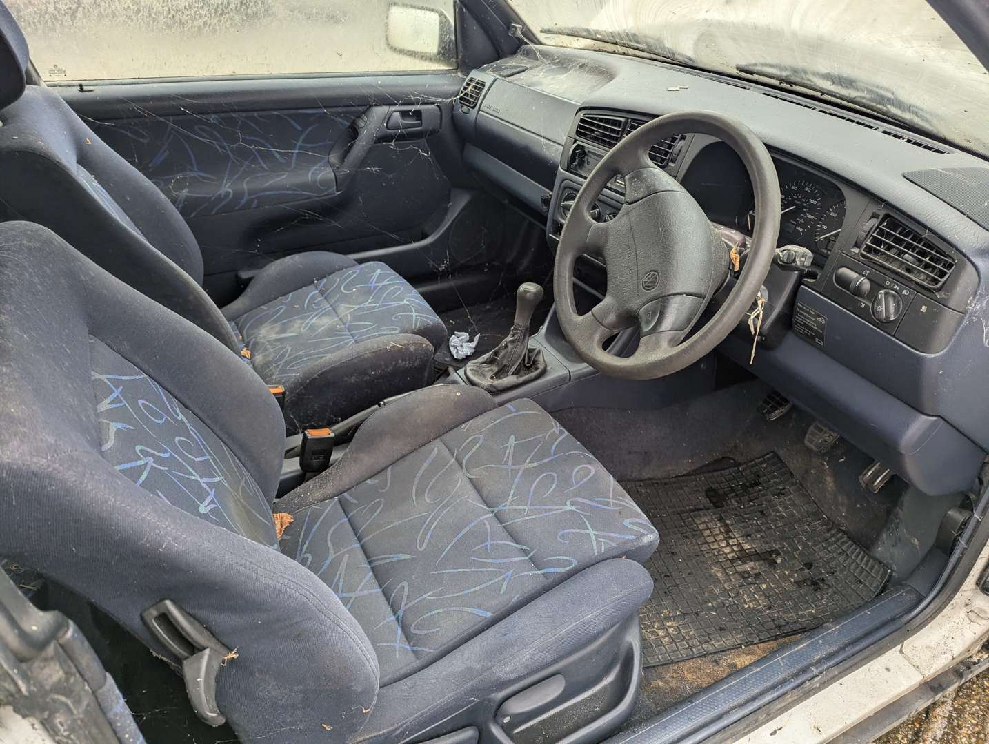 <p>1994 VW GOLF AVANTGARDE CABRIO</p>