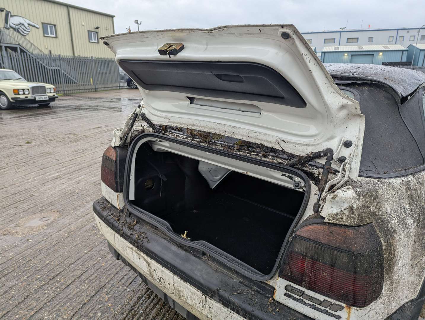 <p>1994 VW GOLF AVANTGARDE CABRIO</p>