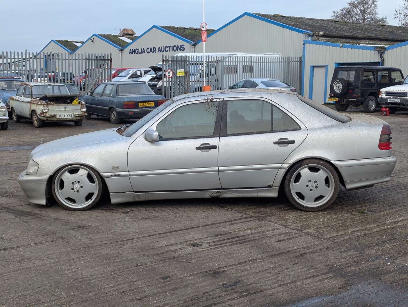 <p>1999 MERCEDES C200 SPORT AUTO</p>