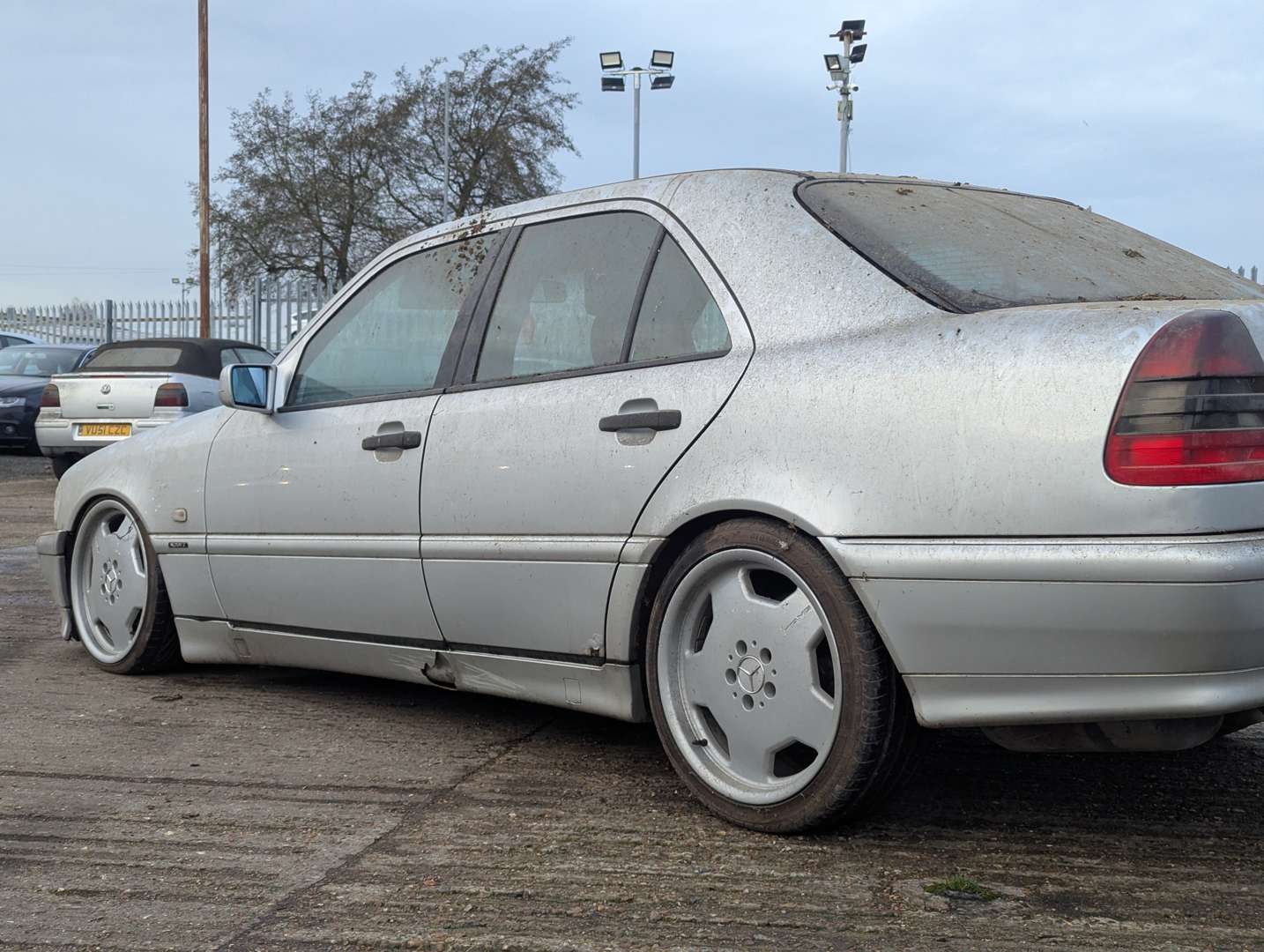 <p>1999 MERCEDES C200 SPORT AUTO</p>