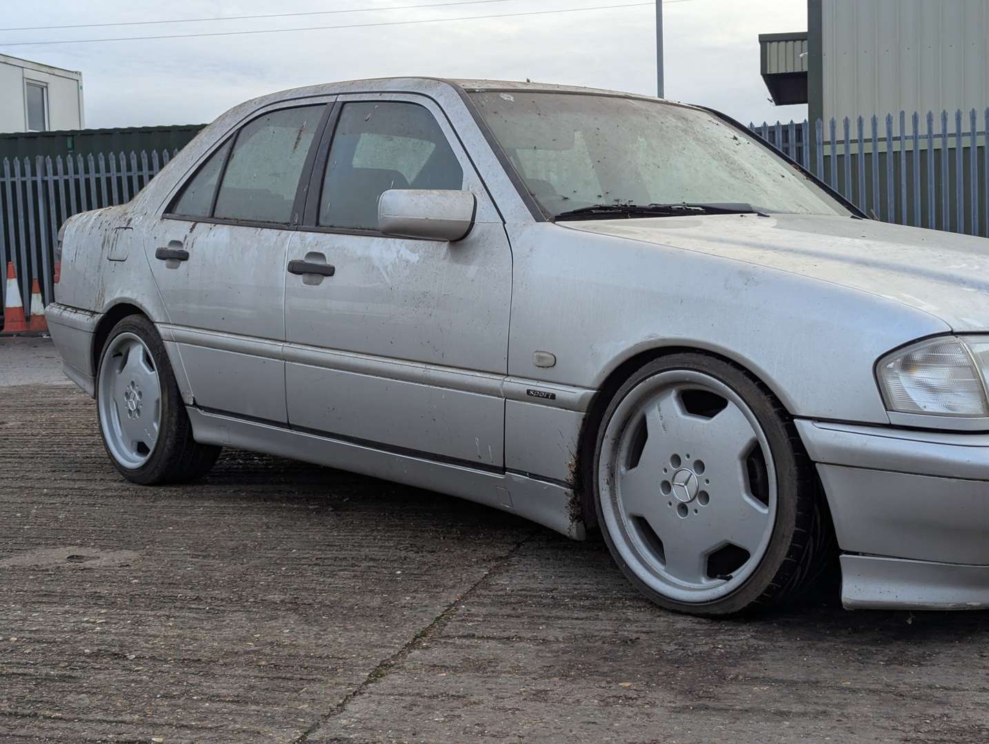 <p>1999 MERCEDES C200 SPORT AUTO</p>