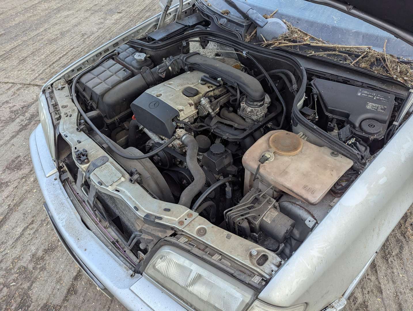 <p>1999 MERCEDES C200 SPORT AUTO</p>