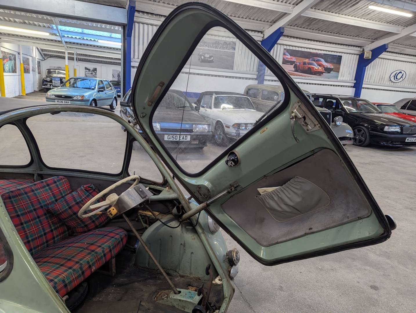 <p>1958 HEINKEL TROJAN</p>