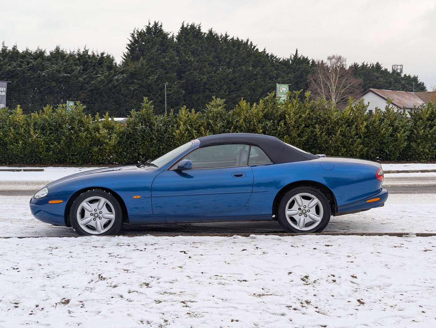 <p>1999 JAGUAR XK8 4.0 CONVERTIBLE AUTO</p>