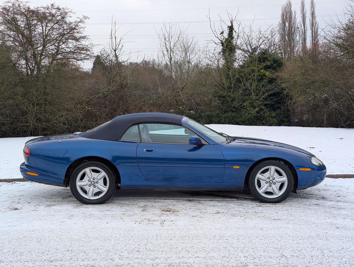 <p>1999 JAGUAR XK8 4.0 CONVERTIBLE AUTO</p>