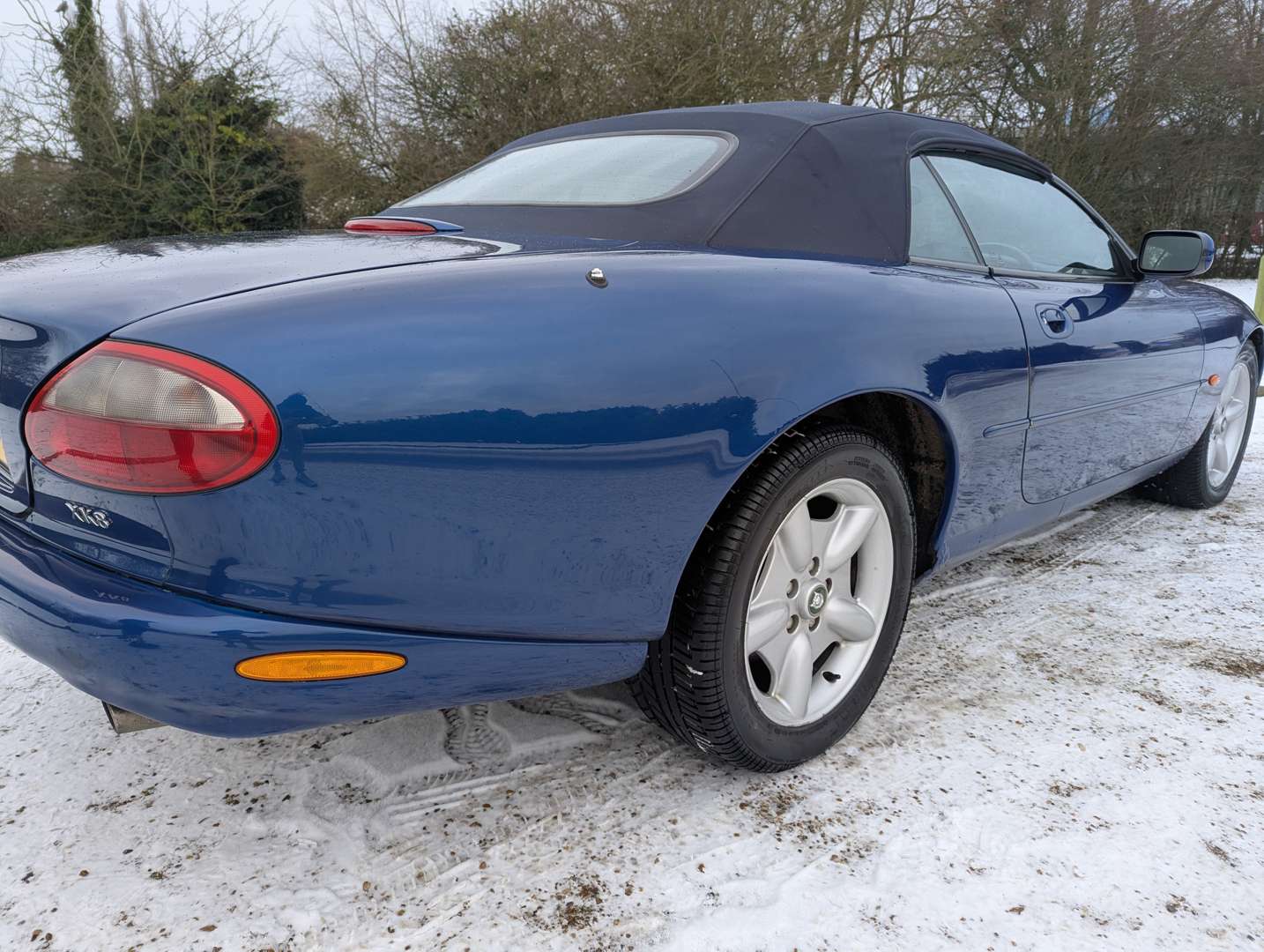 <p>1999 JAGUAR XK8 4.0 CONVERTIBLE AUTO</p>