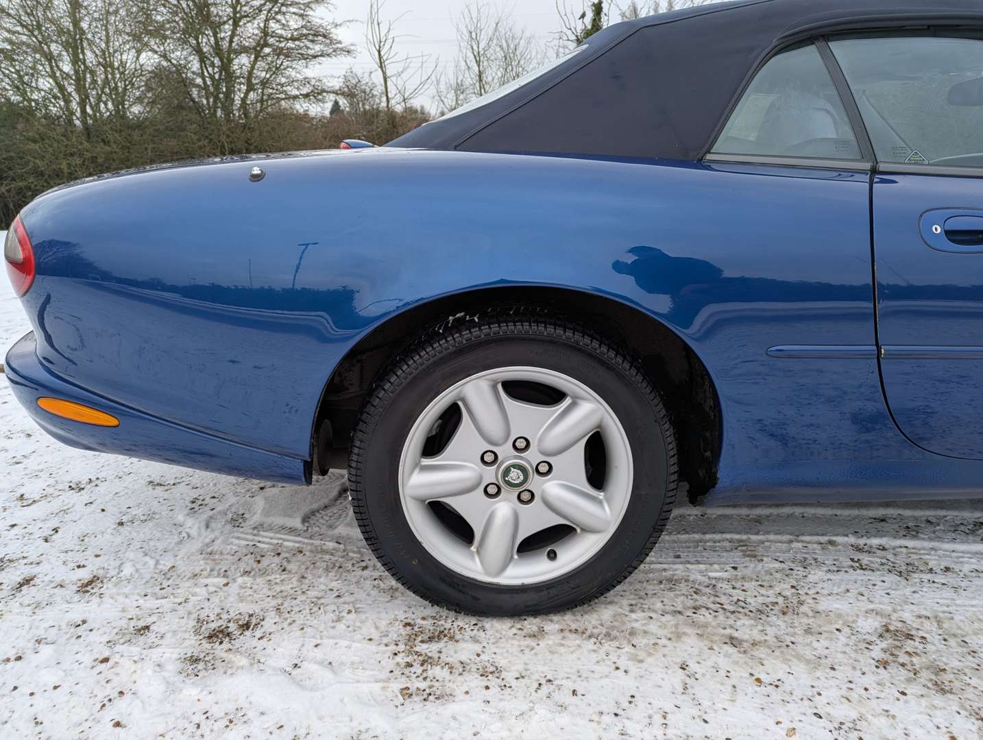 <p>1999 JAGUAR XK8 4.0 CONVERTIBLE AUTO</p>