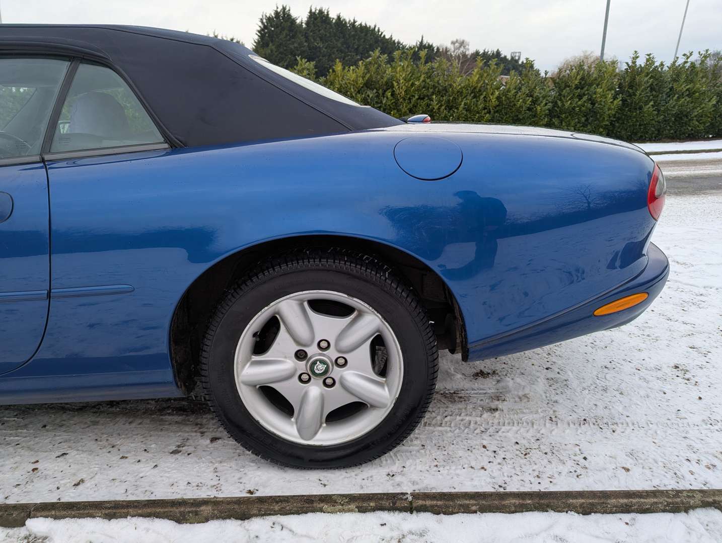 <p>1999 JAGUAR XK8 4.0 CONVERTIBLE AUTO</p>