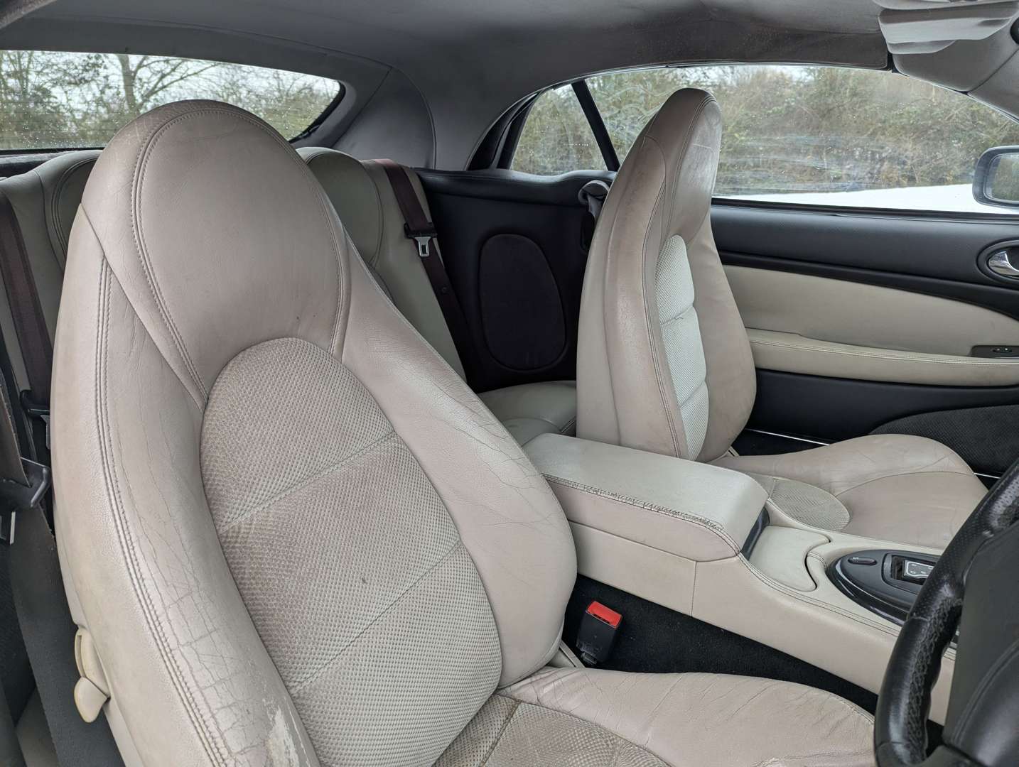 <p>1999 JAGUAR XK8 4.0 CONVERTIBLE AUTO</p>