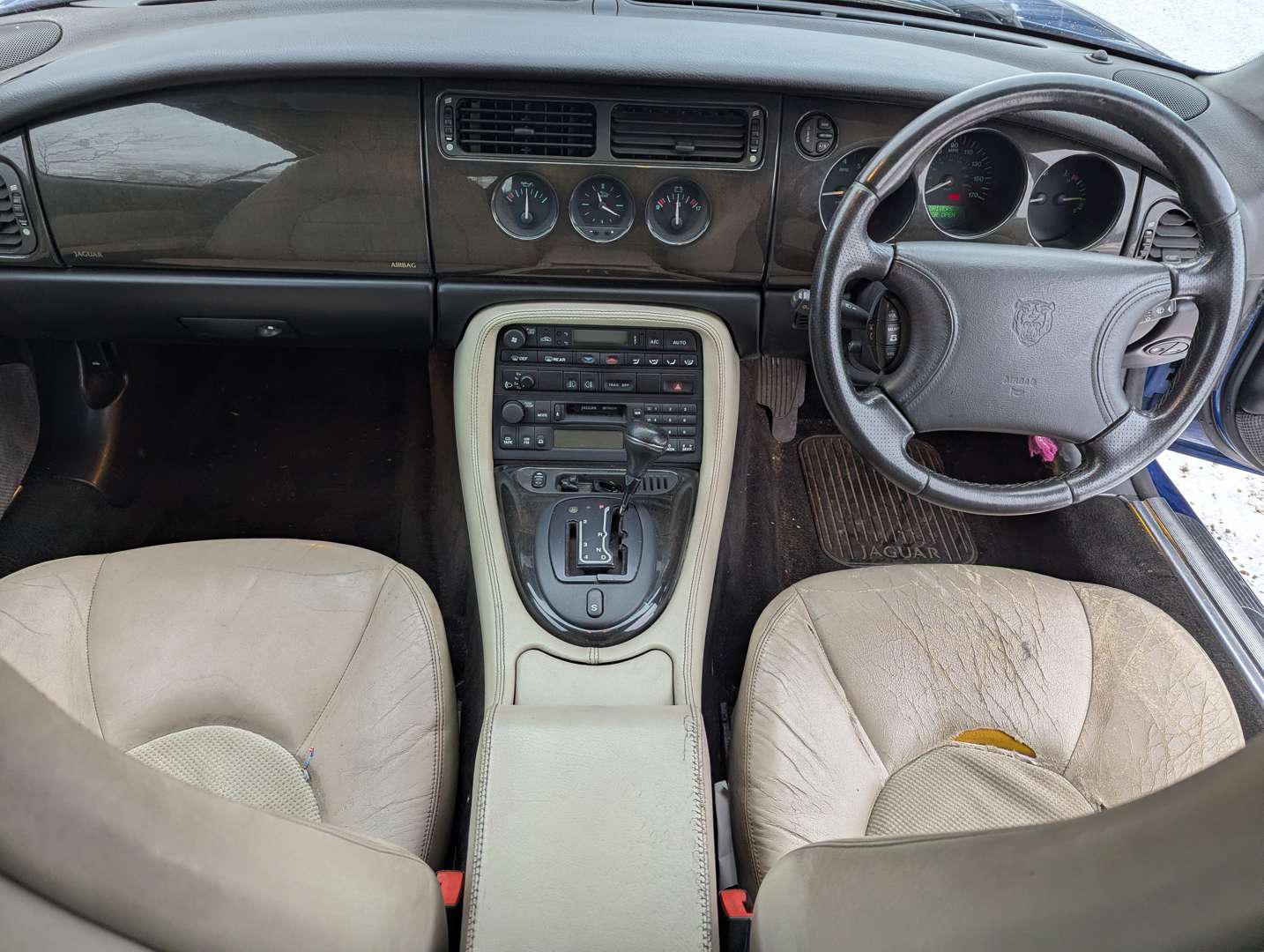 <p>1999 JAGUAR XK8 4.0 CONVERTIBLE AUTO</p>