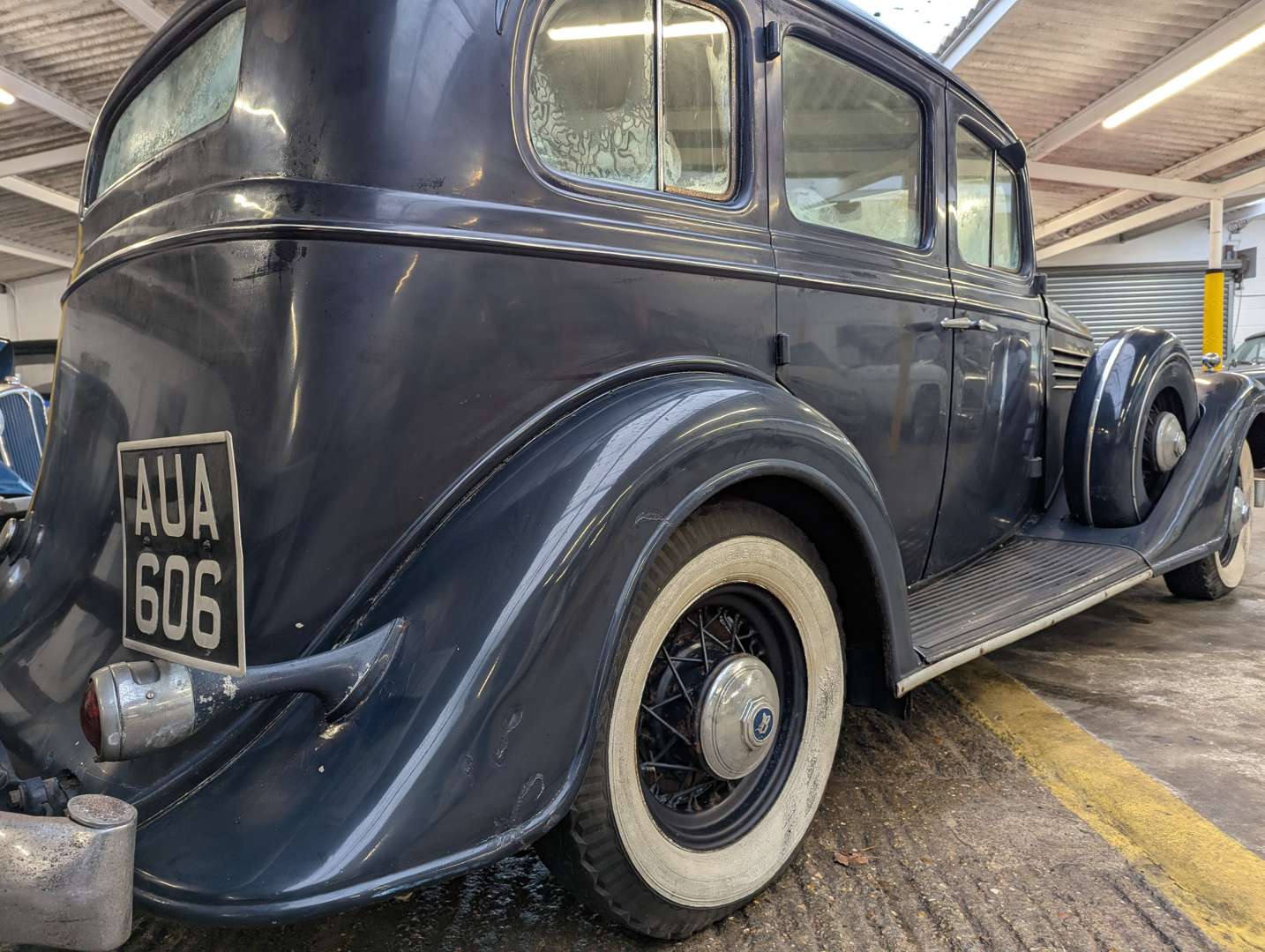 <p>1934 BUICK SERIES 50 SALOON</p>