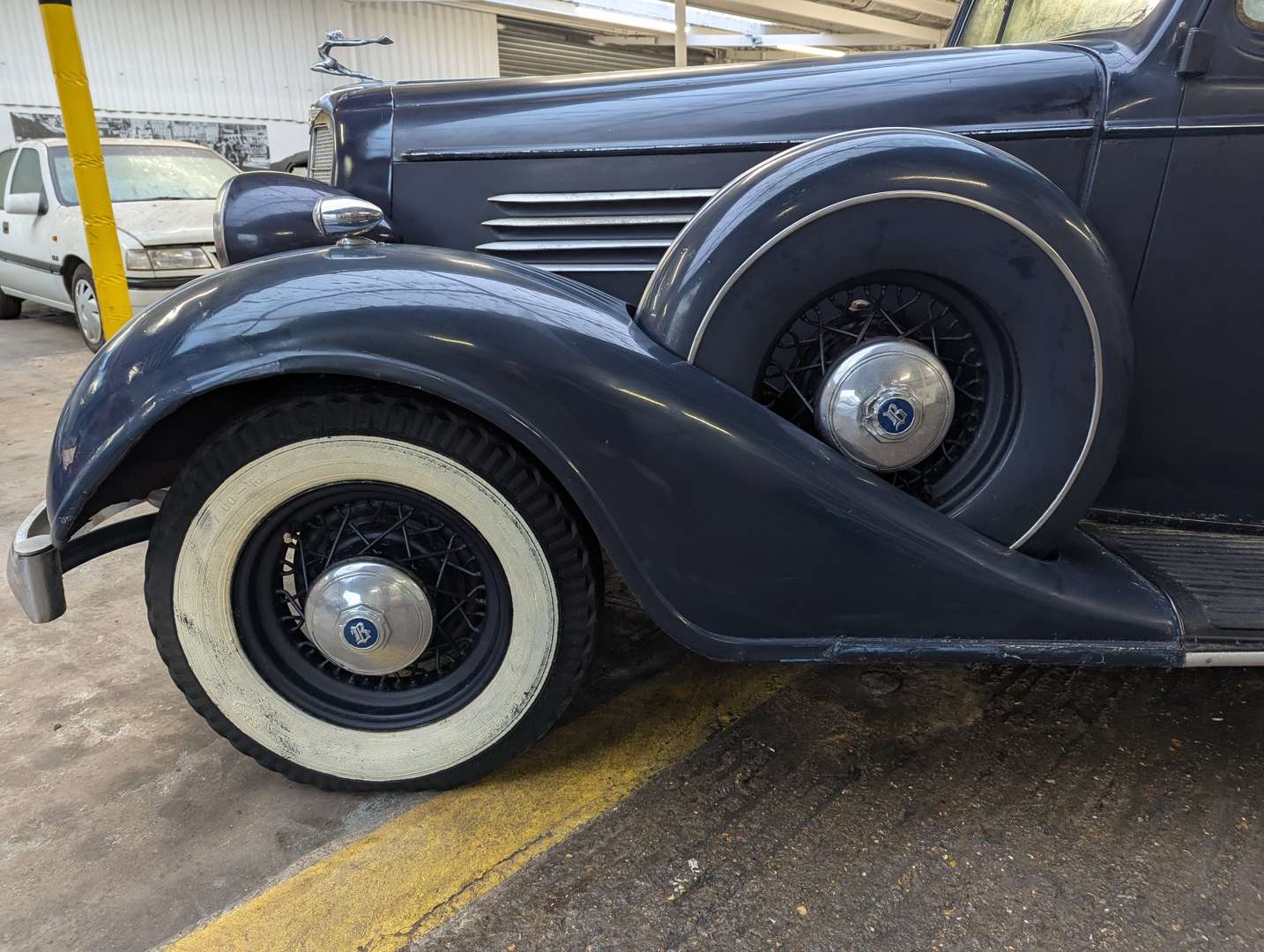 <p>1934 BUICK SERIES 50 SALOON</p>
