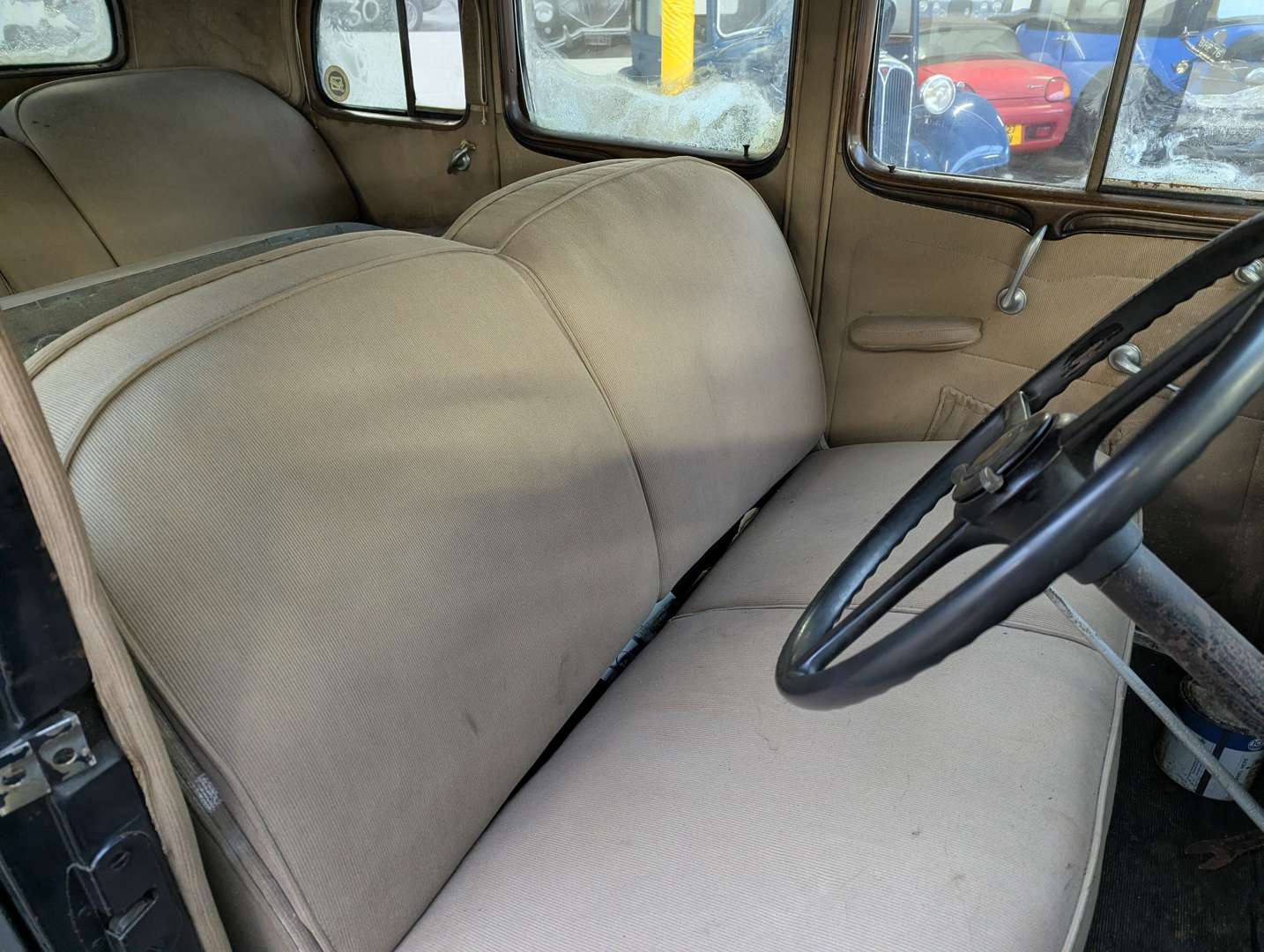 <p>1934 BUICK SERIES 50 SALOON</p>