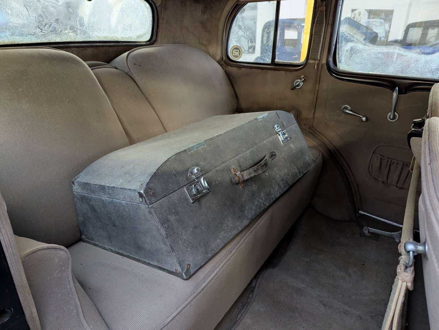 <p>1934 BUICK SERIES 50 SALOON</p>