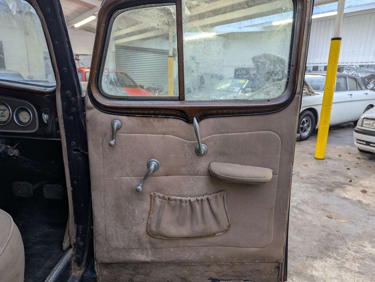 <p>1934 BUICK SERIES 50 SALOON</p>