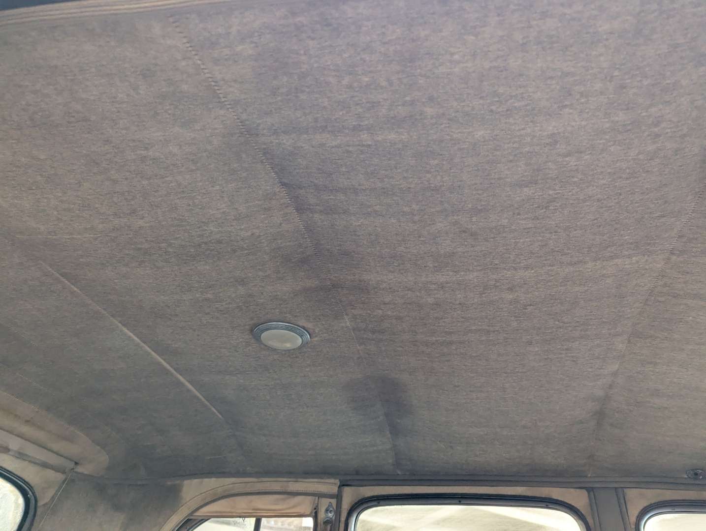 <p>1934 BUICK SERIES 50 SALOON</p>