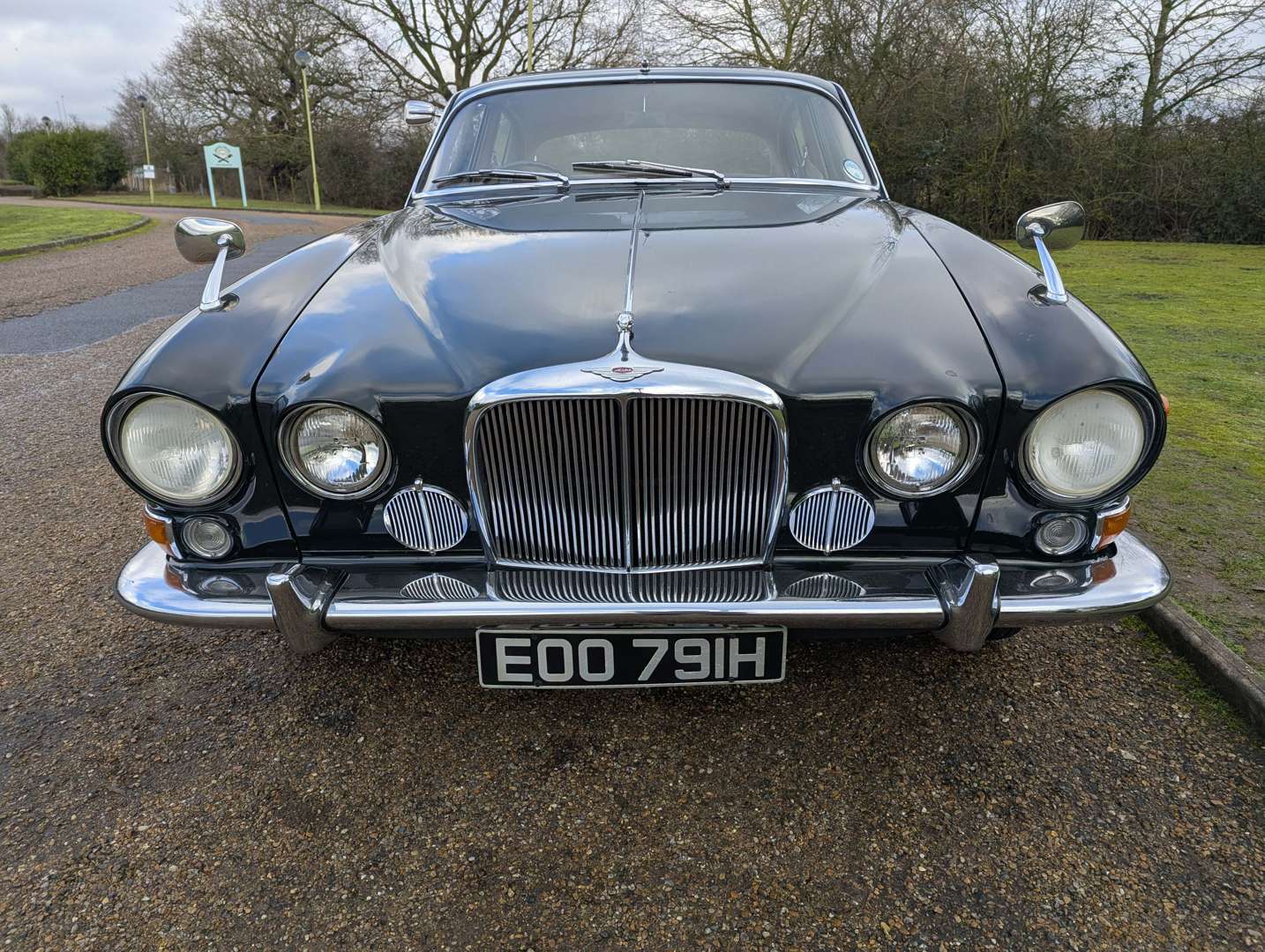 <p>1969 JAGUAR 420G MKX</p>
