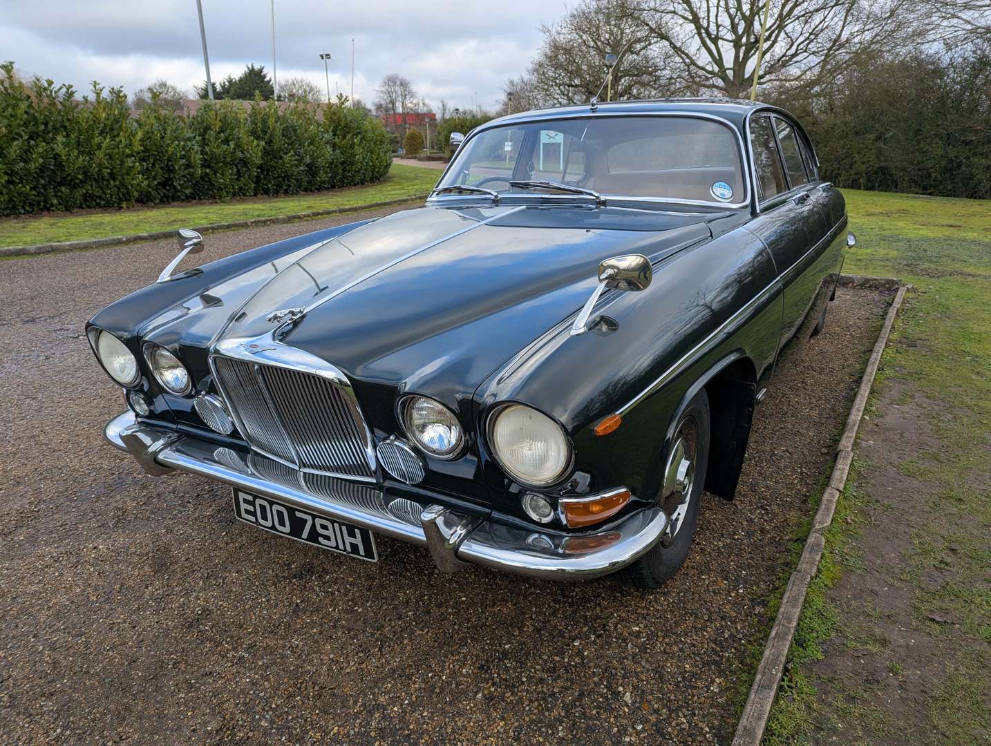 <p>1969 JAGUAR 420G MKX</p>