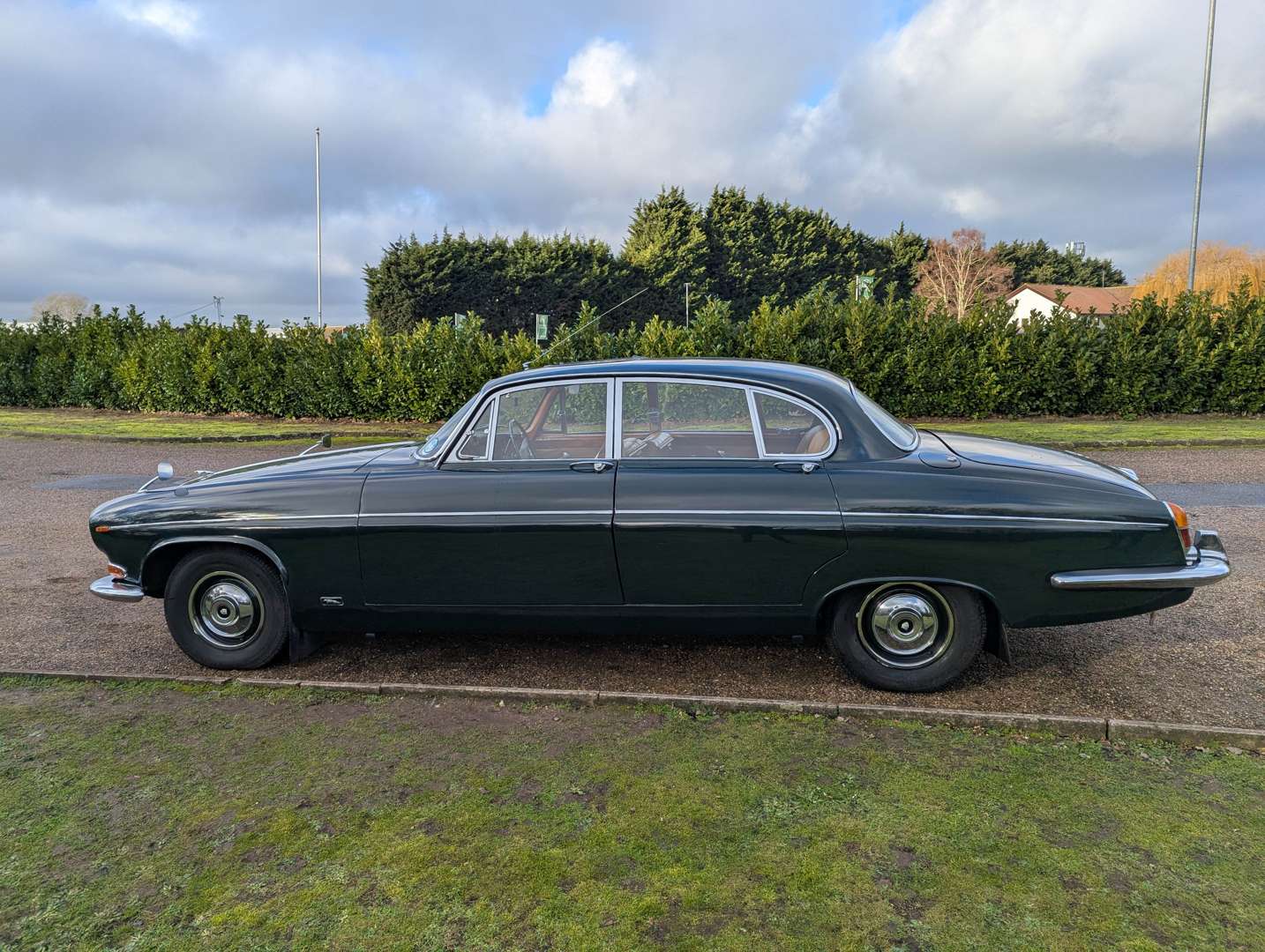 <p>1969 JAGUAR 420G MKX</p>