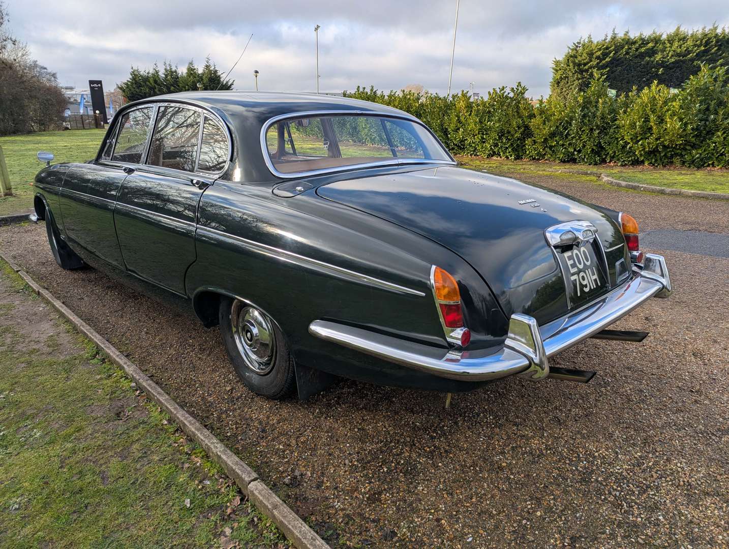 <p>1969 JAGUAR 420G MKX</p>