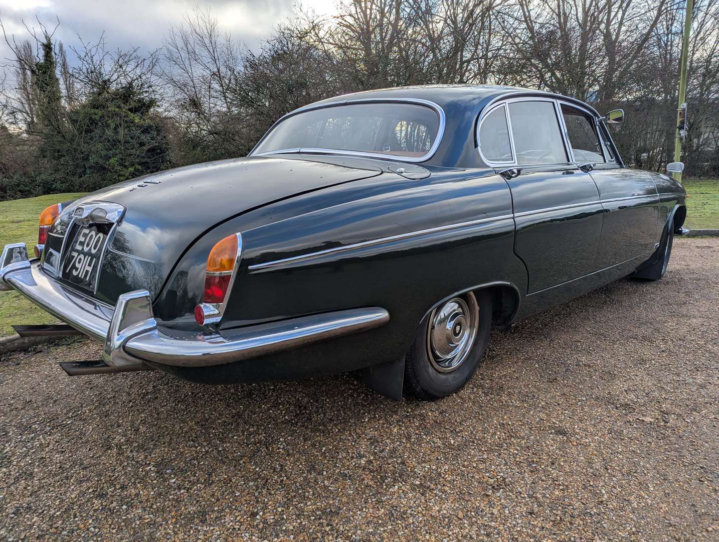 <p>1969 JAGUAR 420G MKX</p>