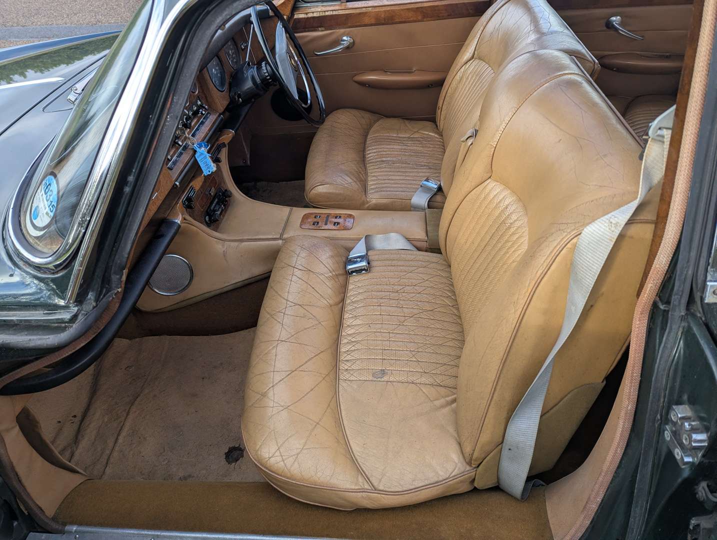 <p>1969 JAGUAR 420G MKX</p>