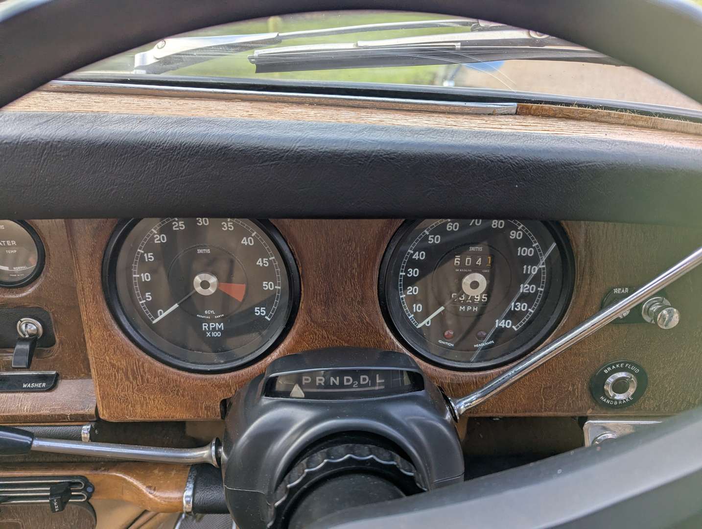 <p>1969 JAGUAR 420G MKX</p>