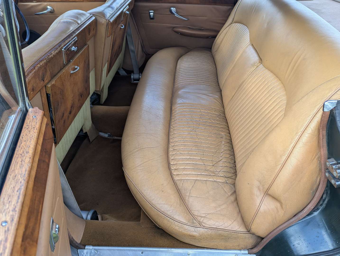 <p>1969 JAGUAR 420G MKX</p>