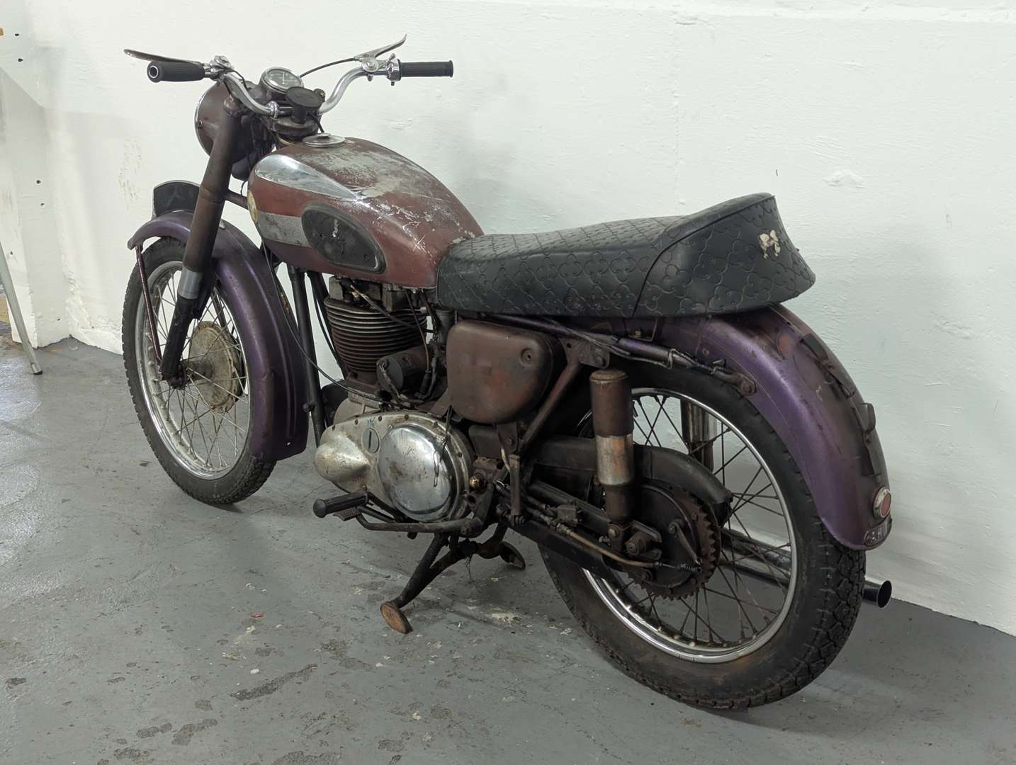 <p>1954 ARIEL RED HUNTER</p>