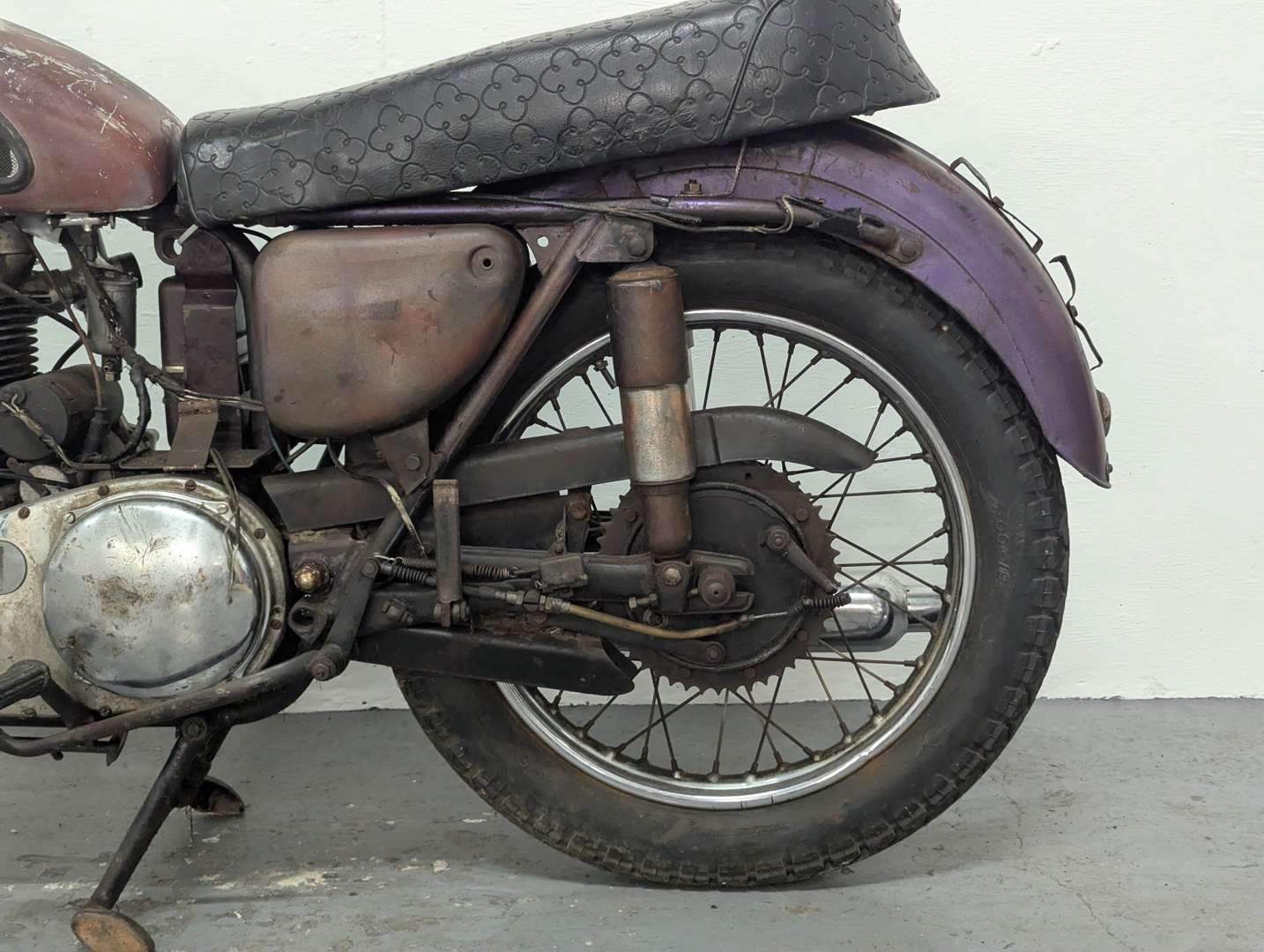 <p>1954 ARIEL RED HUNTER</p>