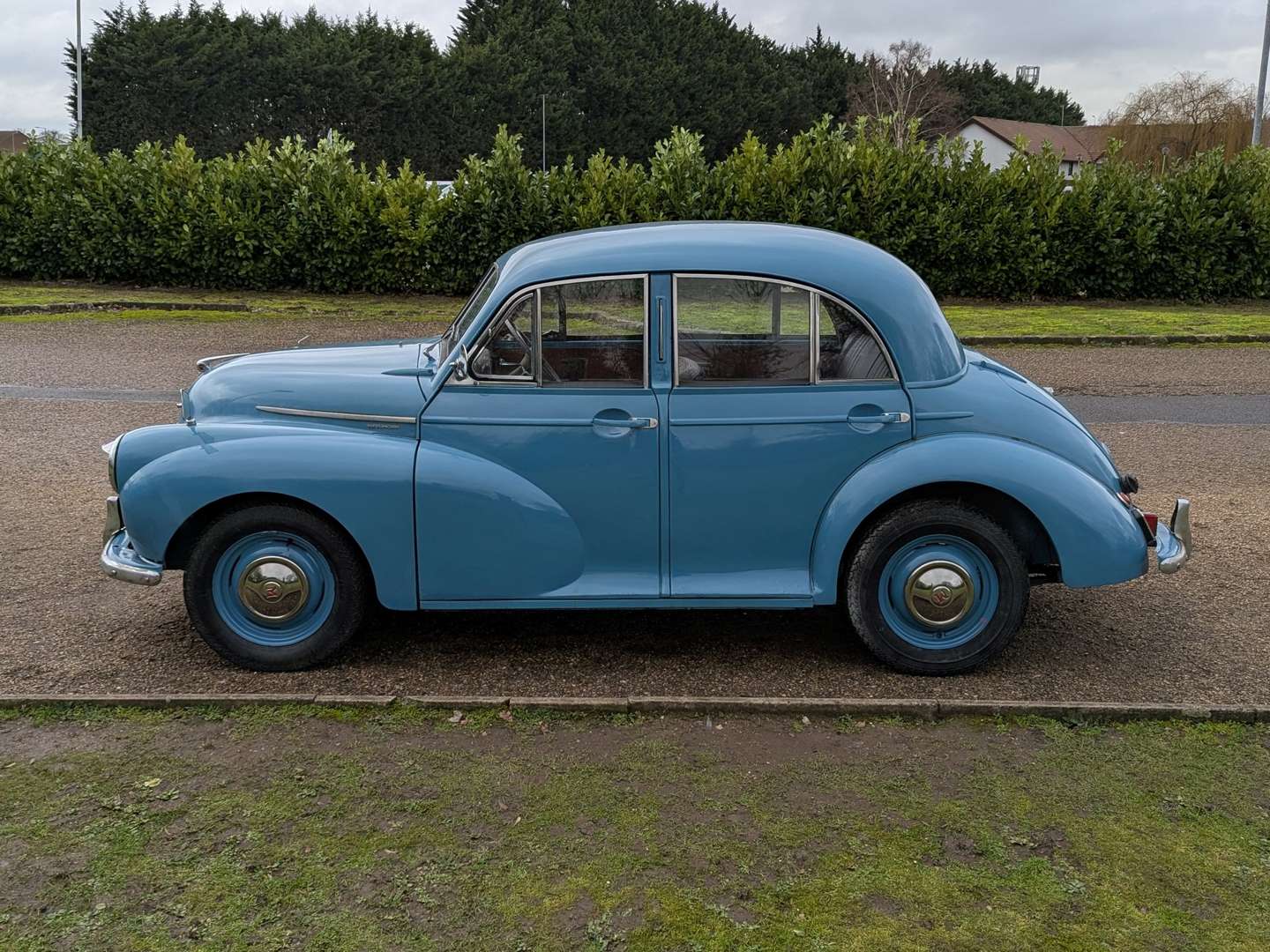 <p>1954 MORRIS MINOR SPLIT-SCREEN SALOON</p>
