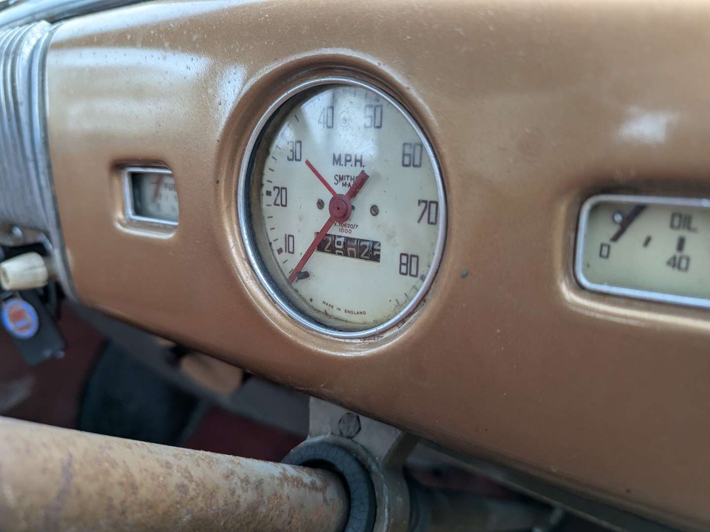 <p>1954 MORRIS MINOR SPLIT-SCREEN SALOON</p>