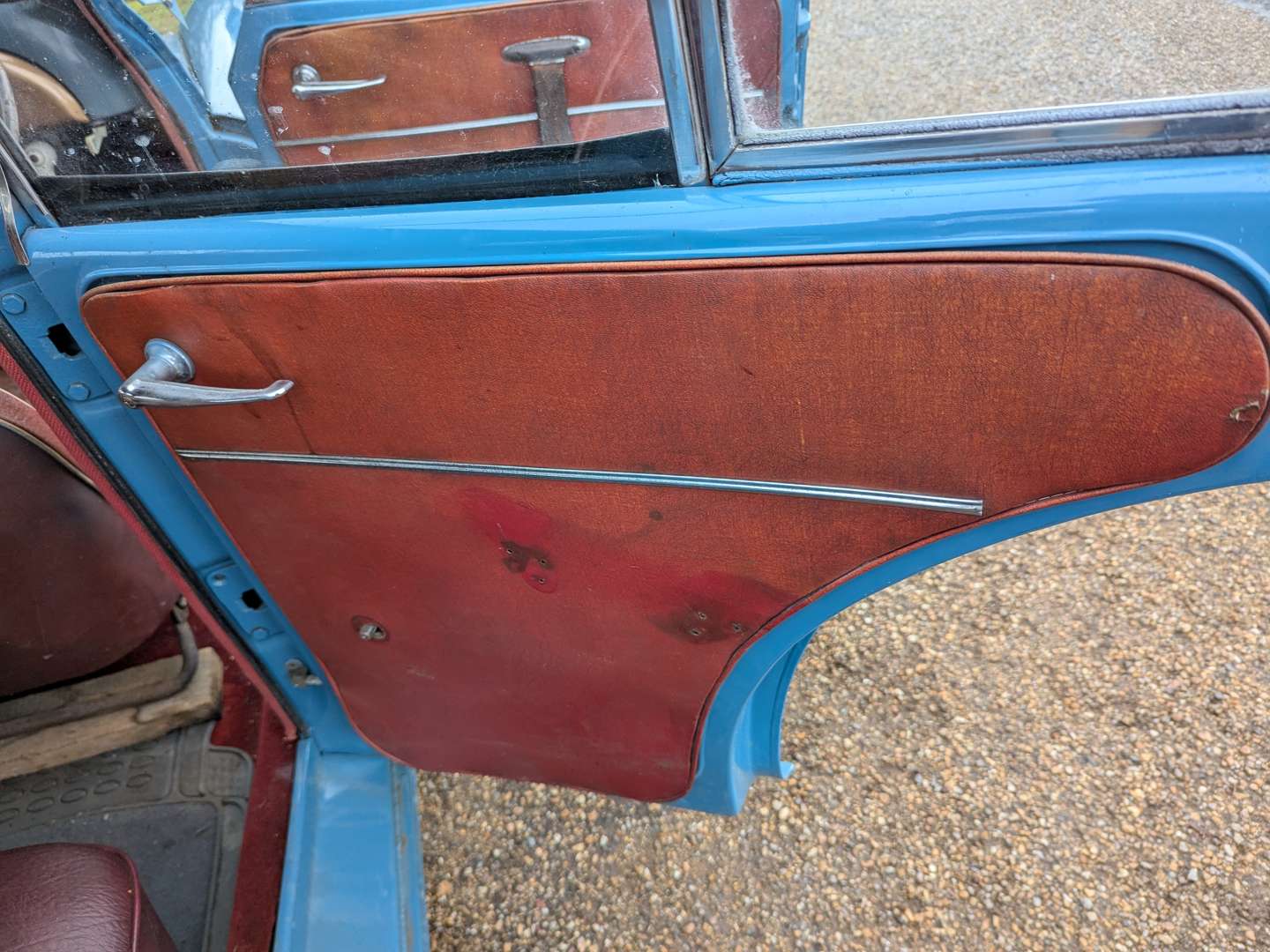 <p>1954 MORRIS MINOR SPLIT-SCREEN SALOON</p>