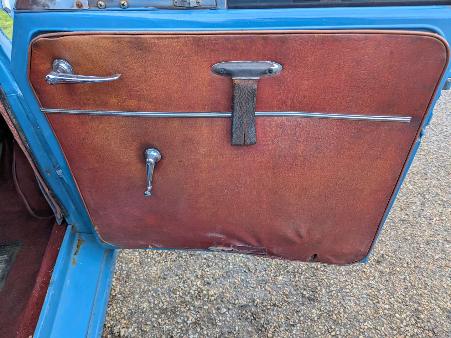 <p>1954 MORRIS MINOR SPLIT-SCREEN SALOON</p>