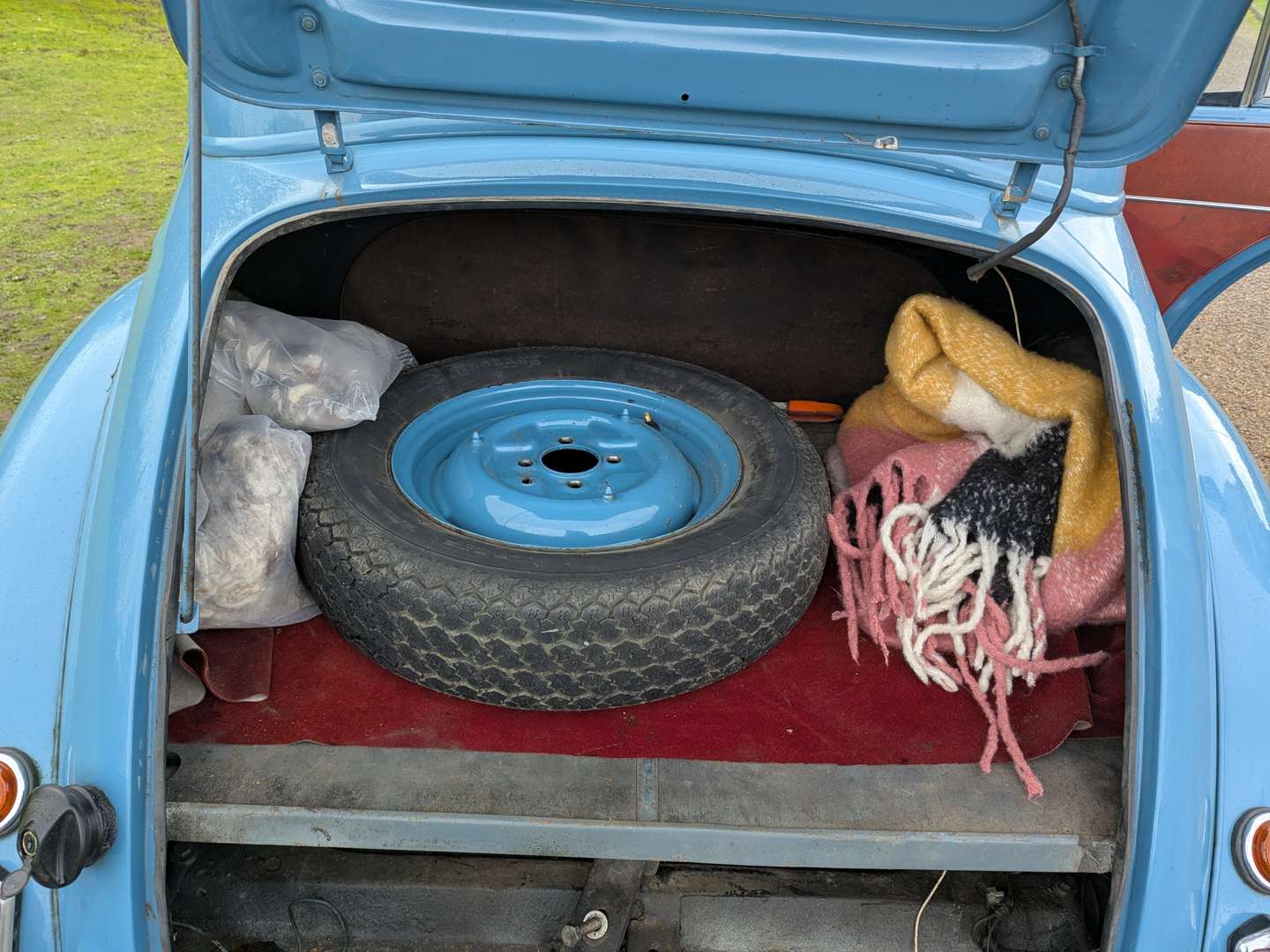 <p>1954 MORRIS MINOR SPLIT-SCREEN SALOON</p>