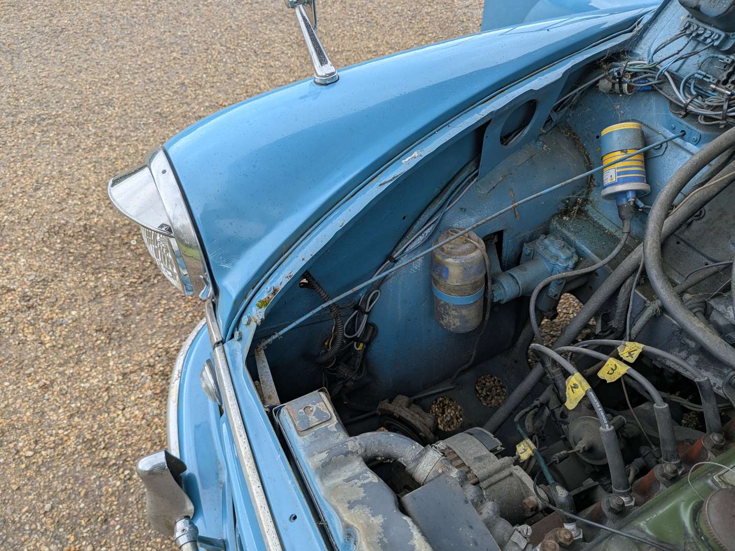 <p>1954 MORRIS MINOR SPLIT-SCREEN SALOON</p>