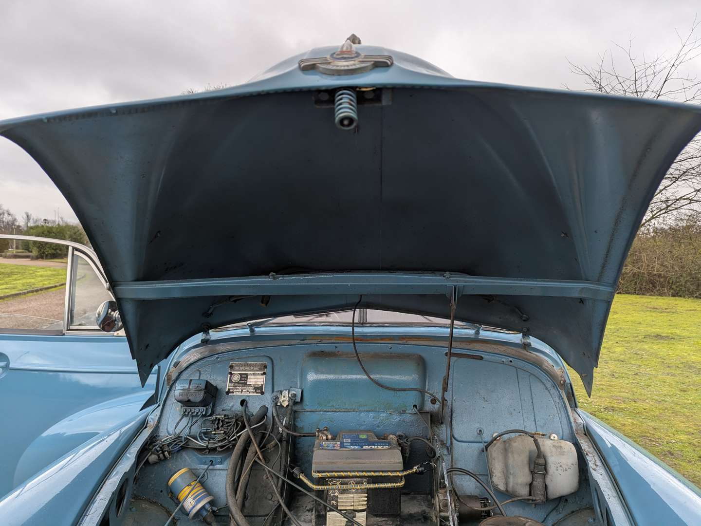 <p>1954 MORRIS MINOR SPLIT-SCREEN SALOON</p>