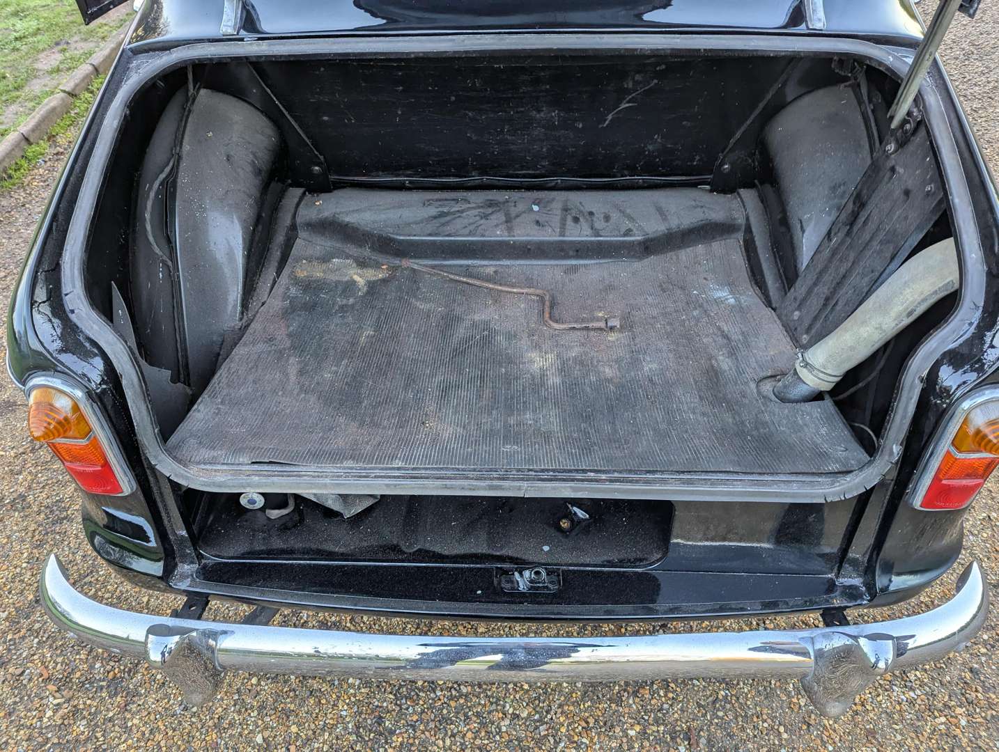 <p>1958 WOLSELEY 1500</p>