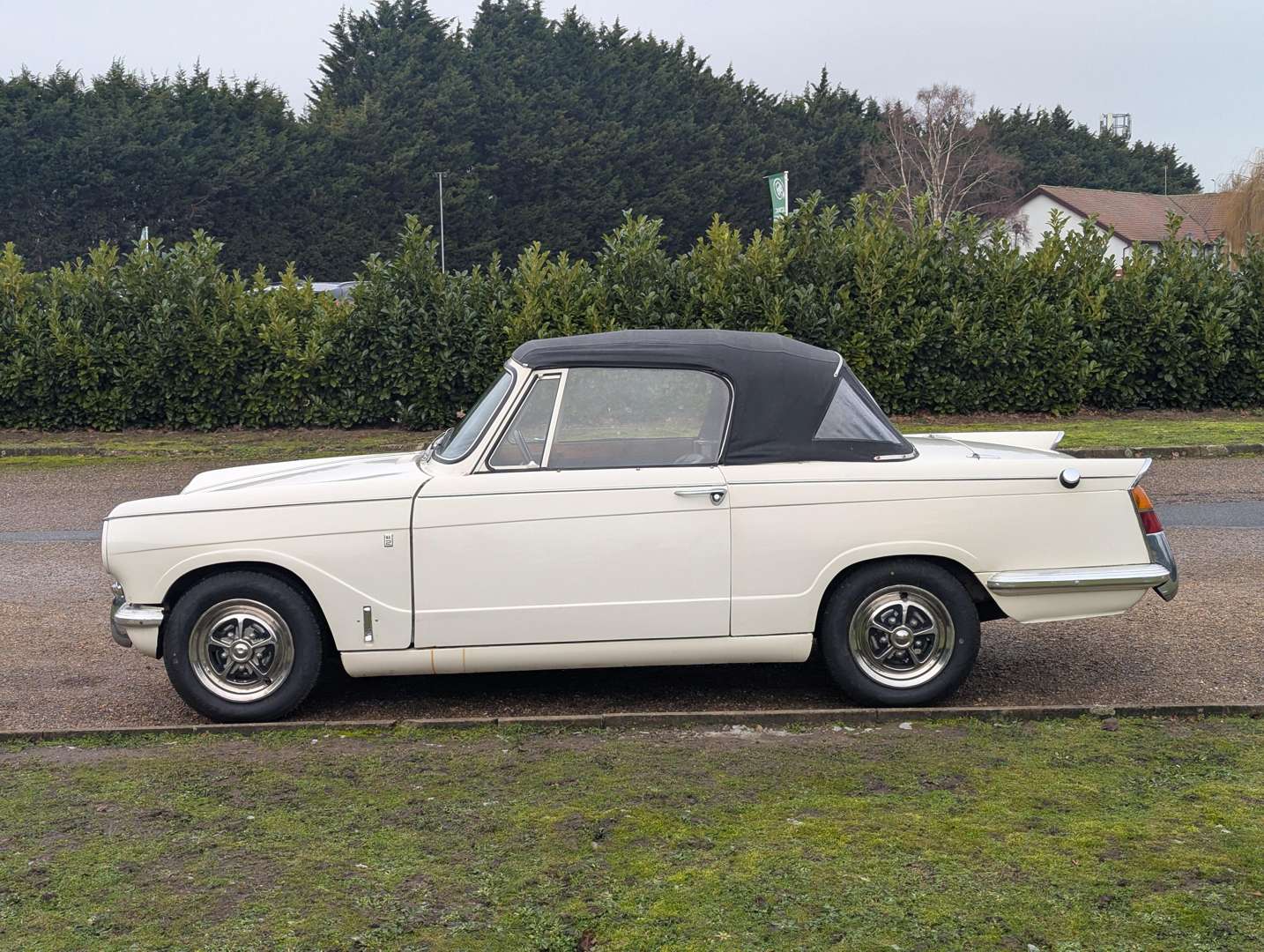<p>1971 TRIUMPH VITESSE CONVERTIBLE</p>
