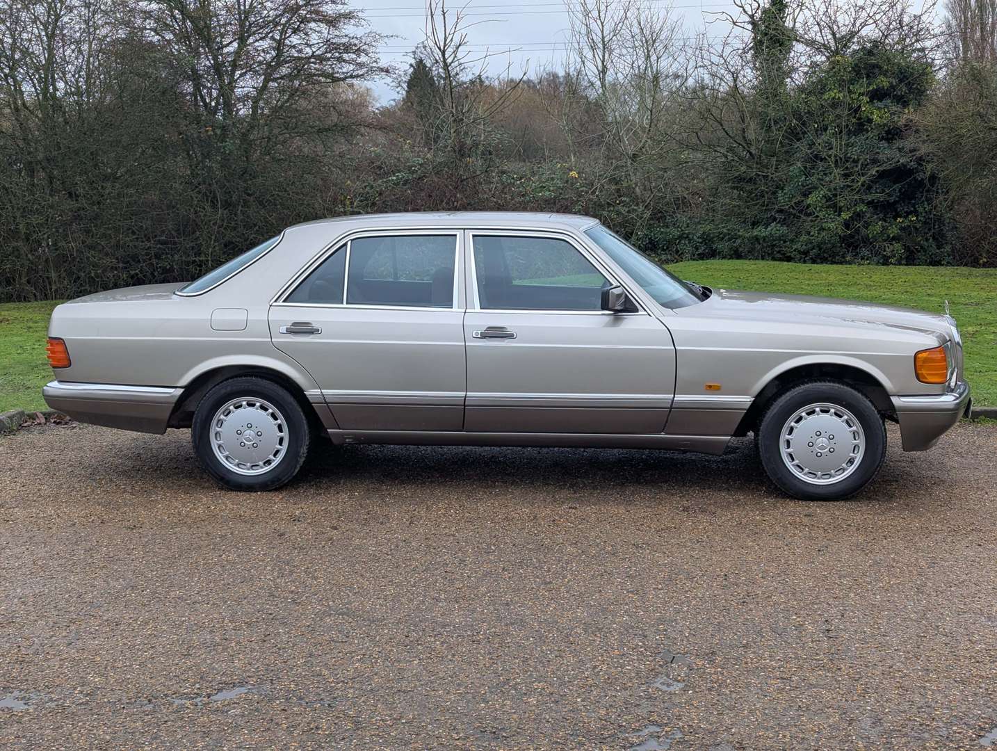 <p>1988 MERCEDES 300 SE W126 AUTO</p>